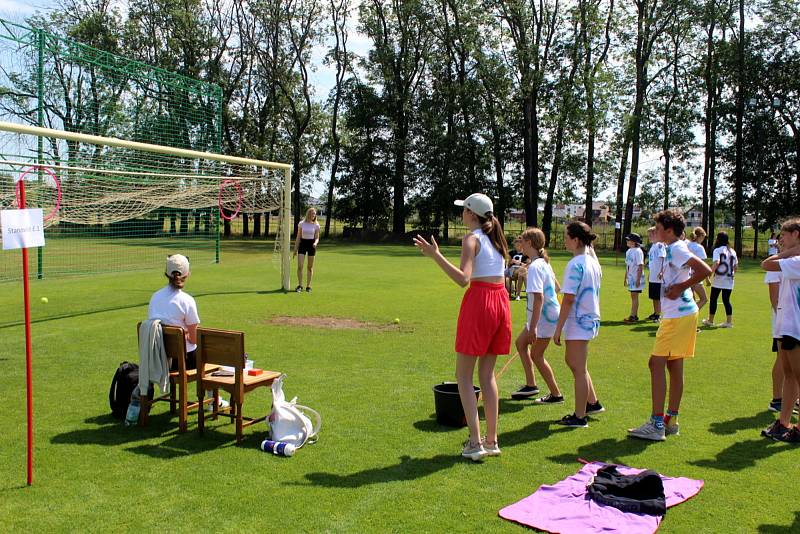 Sportovní týden pro nymburské děti připravili organizátoři na nymburském Vesláku. Ve středu dorazili šesťáci ze všech základních škol.