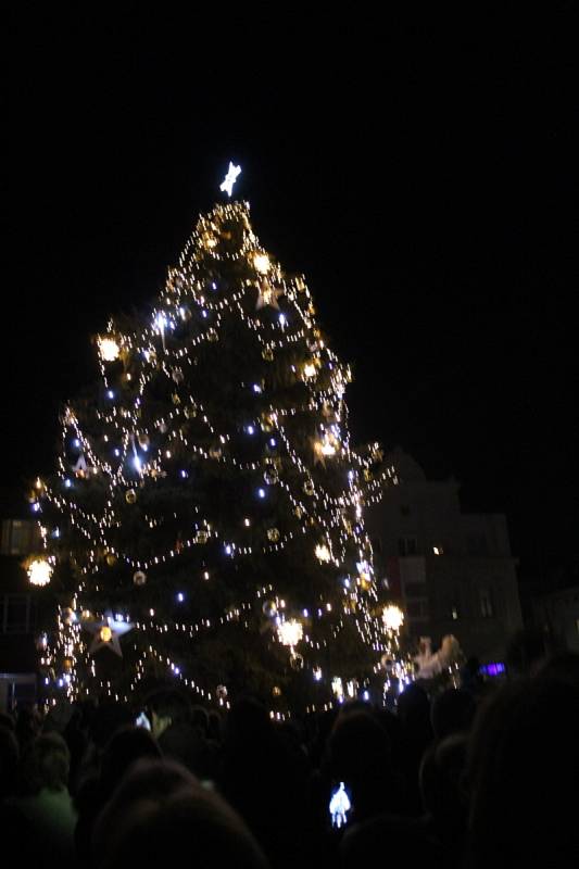 Z rozsvěcení vánočního stromu v Nymburce před dvěma lety.