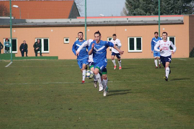 Z přípravného fotbalového utkání Velim - Poříčany (2:1)