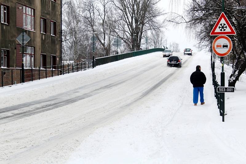 V noci na pondělí napadlo v Nymburce 10 centimetrů sněhu.