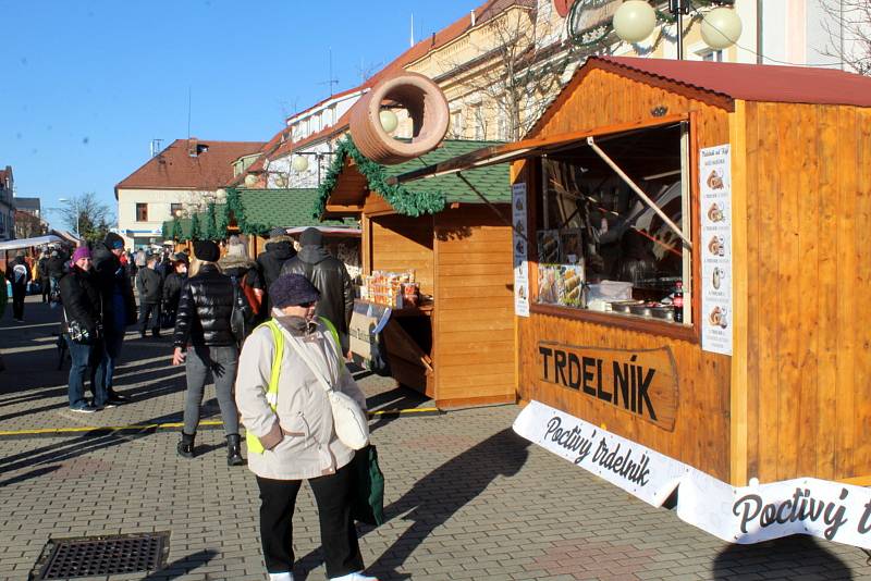 Zimní farmářské trhy. Tak problém se zákazem Vánočních trhů vyřešilo vedení poděbradské radnice.