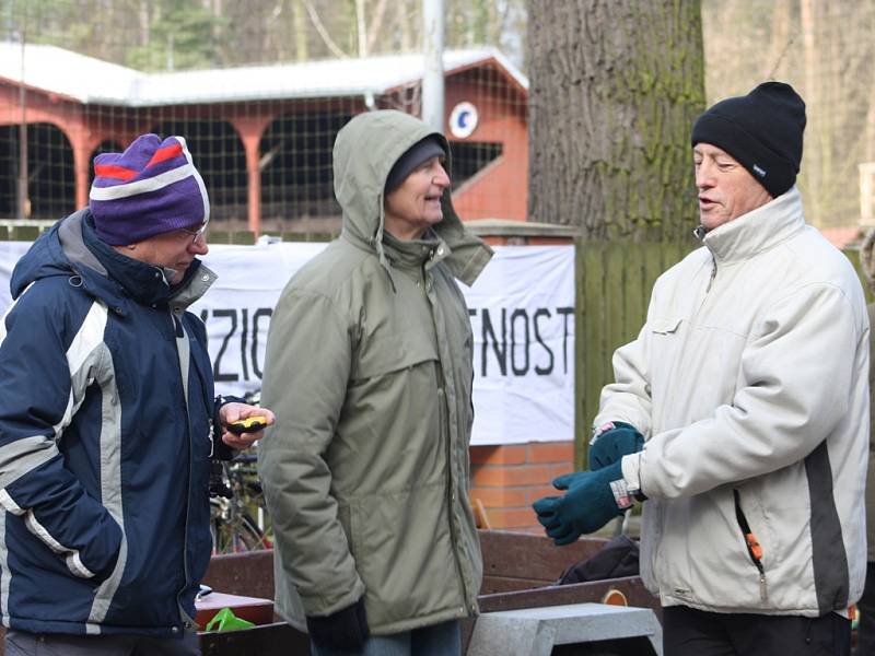 Změřit tlak, na start, oběhnout dvakrát kilometrovou trasu lesem a asfaltovou stezkou Aleje Esperanto  a v cíli znovu změřit tlak.