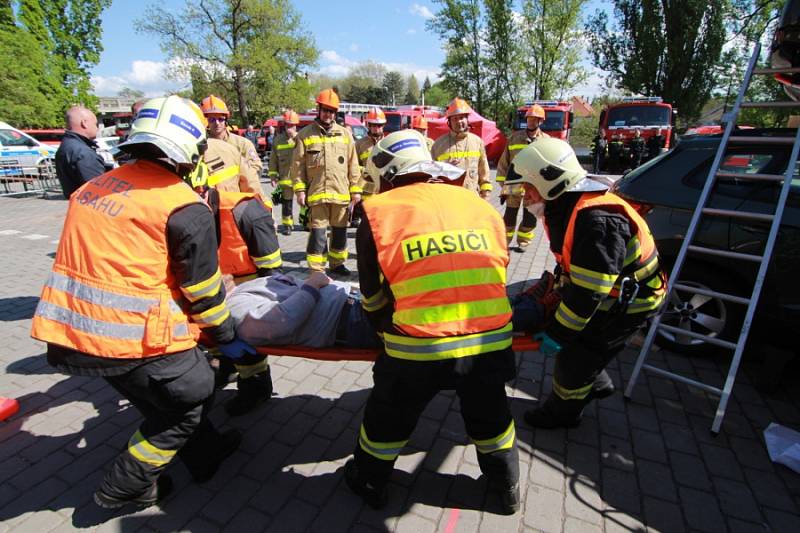 Vítězem Krajské soutěže ve vyprošťování u dopravních nehod, která se konala ve čtvrtek 26. dubna v Nymburku, jsou opět hasiči z hořovické stanice územního odboru Beroun.