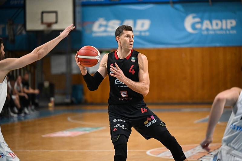 Z basketbalového utkání Kooperativa NBL Ostrava - Nymburk (75:101)