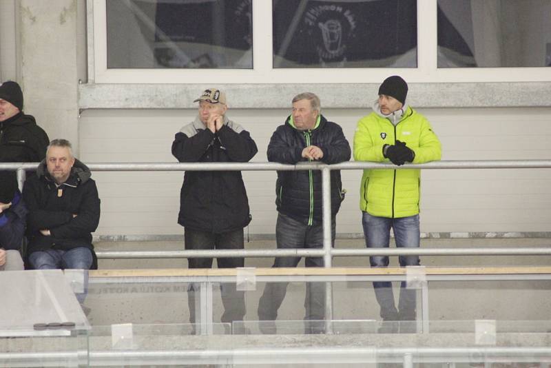 Starší dorostenci Poděbrad zdolali na svém ledě v prvním zápase letošního roku celek Chrudimi jasně 6:2. Na vítězství zadělali už v úvodní třetině, kterou ovládli 3:0.