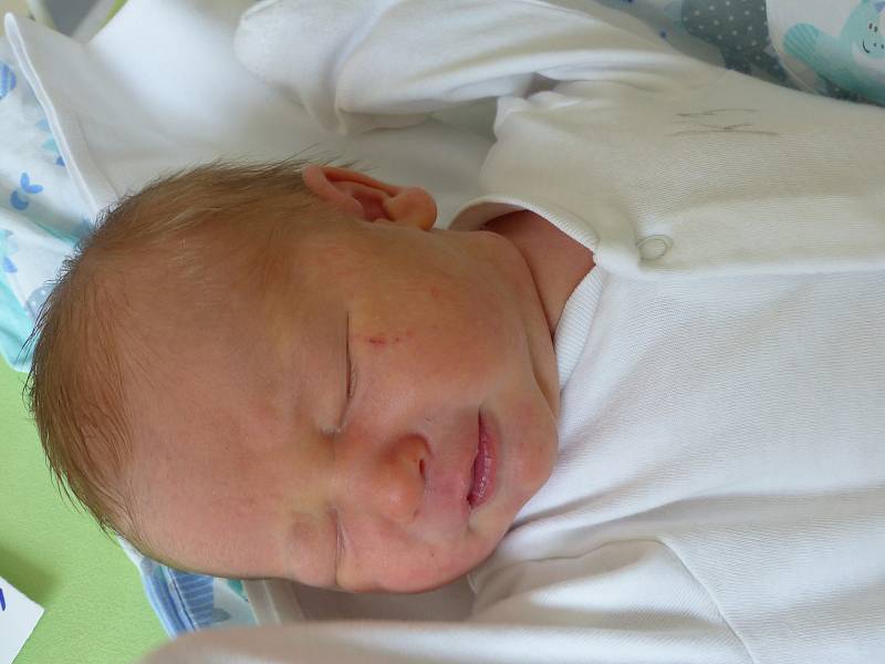 Alex Šnajdr se narodil 26. dubna 2021 v kolínské porodnici, vážil 3185 g a měřil 49 cm. Do Sadské odjel s bráškou Dominikem (4) a rodiči Monikou a Lukášem.