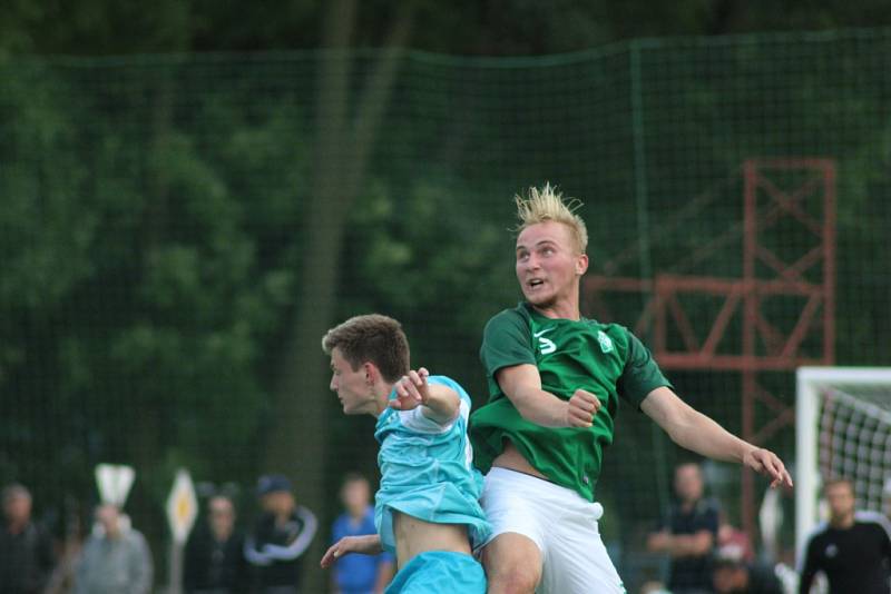 Z fotbalového utkání ČFL Polaban Nymburk - Loko Vltavín (0:0, penalty 6:7)