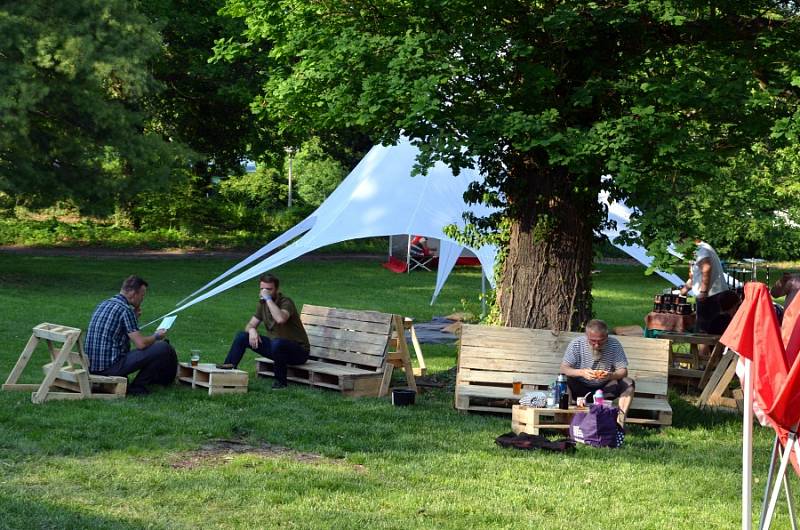 Festival Lysá žije zaplnil zámecký park.