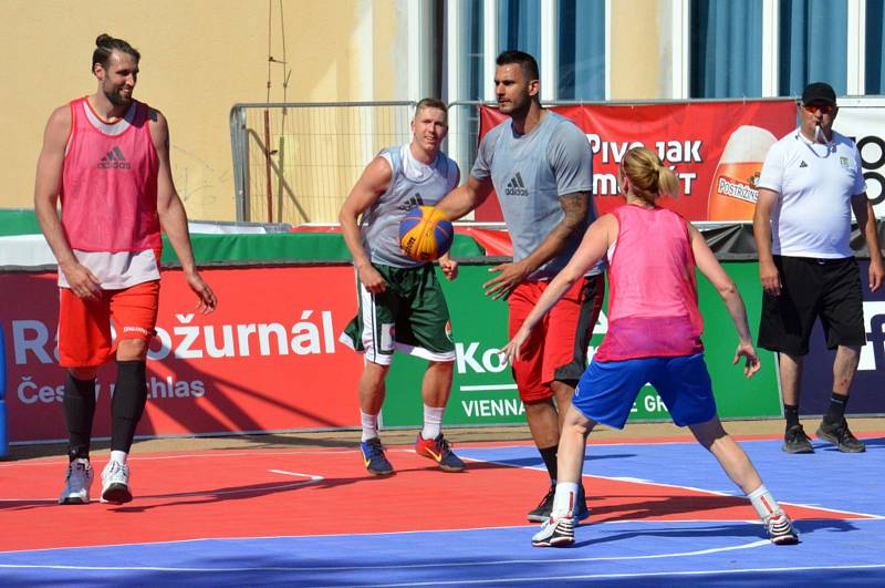 Basketbalový klub z Poděbrad oslavil sedmdesáté narozeniny.