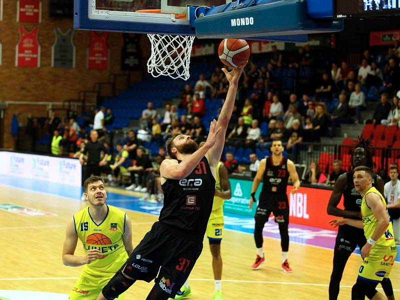 Ze druhého semifinále Kooperativa NBL Nymburk - Ústí nad Labem