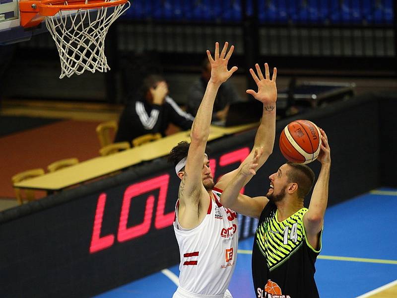 Z basketbalového utkání Kooperativa NBL Nymburk - Ústí nad Labem (112:76)