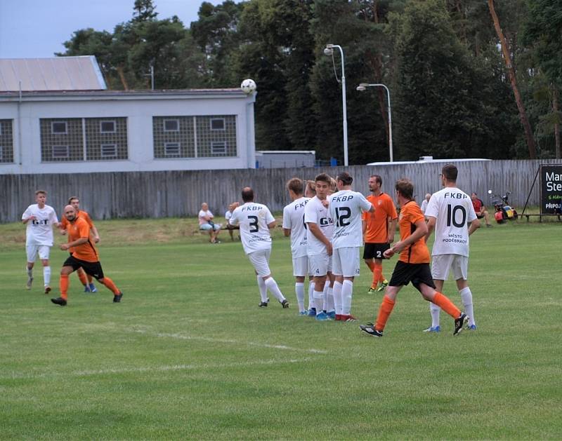 Z utkání fotbalového okresního přeboru Třebestovice - Bohemia Poděbrady B (4:1)