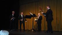 Druhým abonentním koncertem pokračovala devětadvacátá sezóna poděbradské Společnosti Otakara Vondrovice. Tentokrát se v Divadle Na Kovárně představil v úterý 22. listopadu komorní dechový soubor Belfiato Quintet.