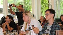 Nejlepší výčepní ze středních Čech soutěžili v Poděbradech v restauraci Náš hostinec o postup do finále soutěže Pilsner Urquell Master Bartender 2017.