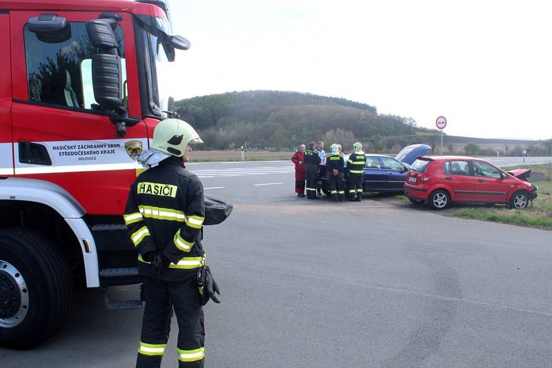 Dopravní nehoda na frekventované křižovatce u Semic.
