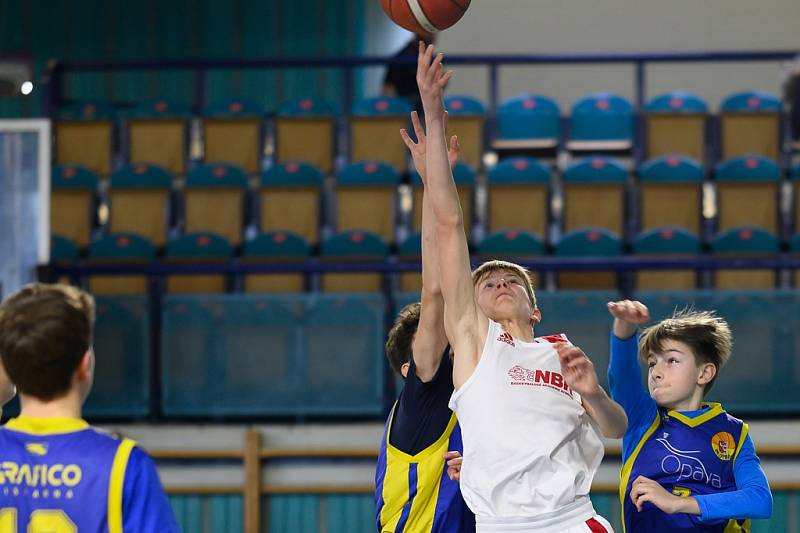 Z basketbalového utkání extraligových mladších žáků Nymburk - Opava (71:54)