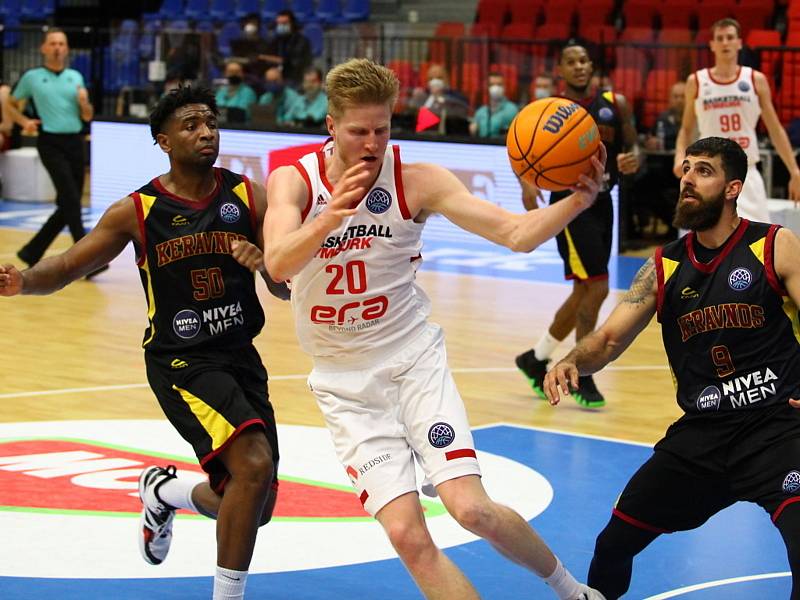 Z basketbalového utkání Ligy mistrů Nymburk - Keravnos. Foto: Tomáš Laš