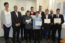Ocenění žáků a studentů za jejich úspěšnou reprezentaci Středočeského kraje se konalo na půdě Krajského úřadu v sále zastupitelstva.	