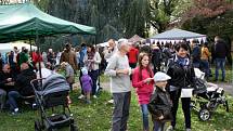 Na podzimní Restaurant Day přišly k zimnímu stadionu stovky lidí.