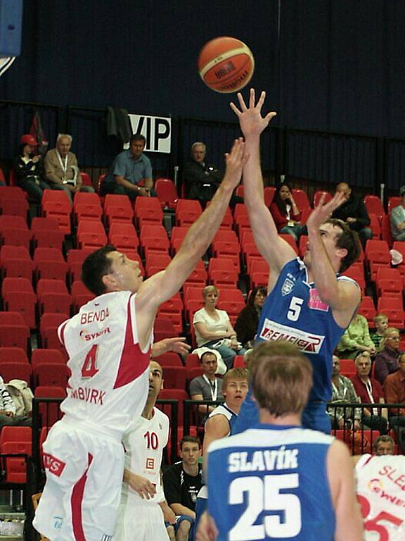 Z basketbalového utkání play off Mattoni NBL Nymburk - USK Praha (82:58)