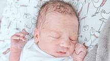 Martin Švec se narodil v nymburské porodnici 10. srpna 2022 v 5:25 hodin s váhou 2680 g a mírou 44 cm. Maminka Jitka s tatínkem Michalem se z prvorozeného chlapečka raduji ve Velkém Oseku.