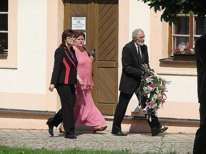 V poděbradském divadle Na Kovárně se konal ve středu v poledne pohřeb protikomunistického bojovníka Milana Paumera, třetího od Mašínů.