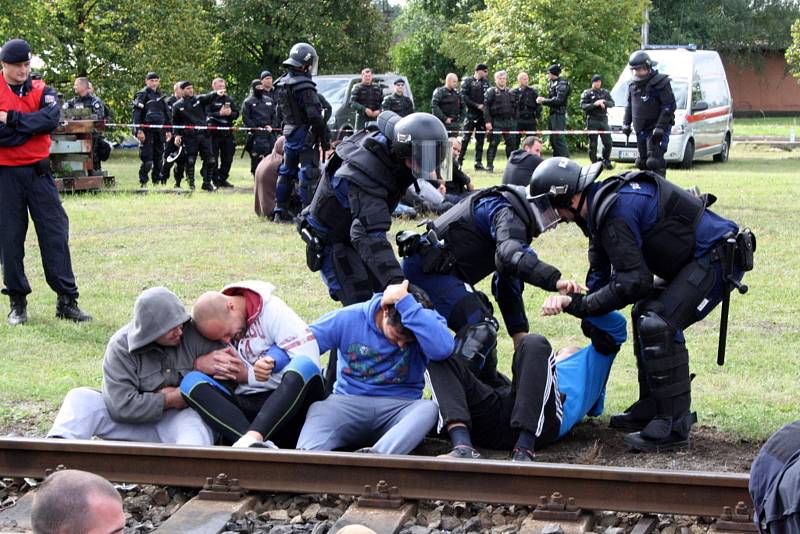 Mezinárodní policejní cvičení Railex 2017 se konalo uplynulé dva dny v nymburském železničním depu.