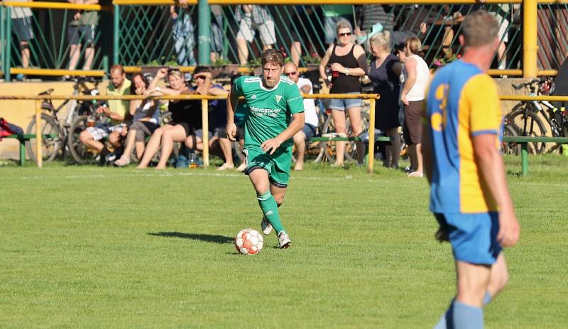 Z fotbalového utkání okresního přeboru Přerov nad Labem - Všejany (3:2)