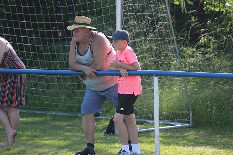 Fotbalové Krchleby slavily 90. výročí od svého založení. Přijela i garda pražské Slavie