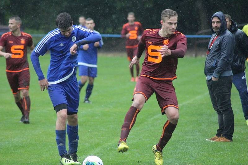 Z fotbalového utkání krajské I.A třídy Slovan Poděbrady - Záryby