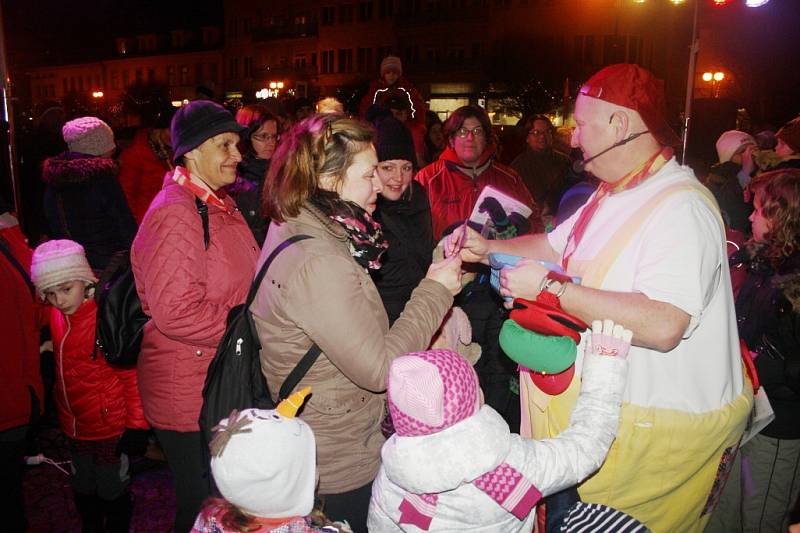 Akce Česko zpívá koledy 2016 na náměstí Přemyslovců v Nymburce.