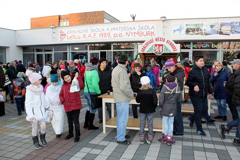 Na sídlišti se sešli místní na jarmarku před Základní školou Letců R.A.F.