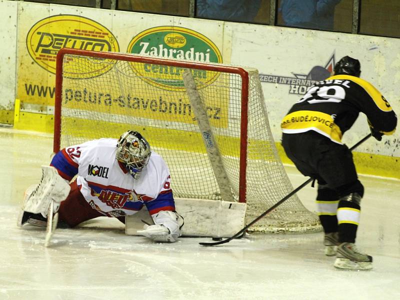 Z hokejového utkání druhé ligy Nymburk - Moravské Budějovice (3:6)