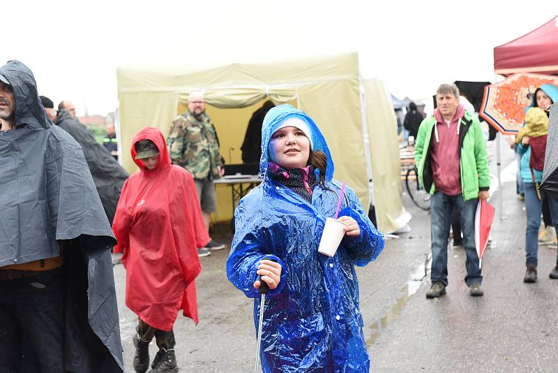 Na druhém ročníku hudebního Kouty fest u Poděbrad vystoupilo dvanáct kapel.