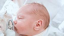 Matěj Brchel se narodil v nymburské porodnici 30. května 2022 v 11:32 hodin s váhou 3590 g a mírou 50 cm. Maminka Barbora, tatínek Jan a sestřička Laura (2,5 roku) se z chlapečka raduji v Chvalovicích.