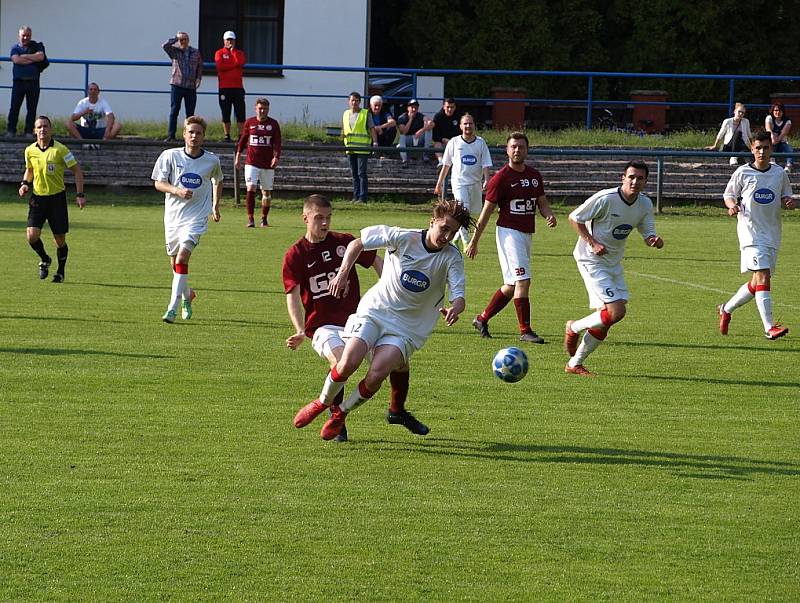 Z fotbalového utkání krajského přeboru Bohemia Poděbrady - Tuchlovice (1:3)