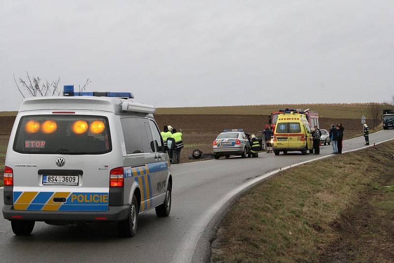 V sobotu po jedenácté dopoledne došlo na silnici z Jiřic na Benátky nad Jizerou k vážné dopravní nehodě.