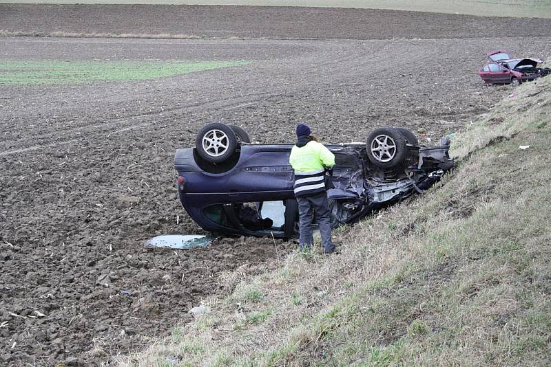 V sobotu po jedenácté dopoledne došlo na silnici z Jiřic na Benátky nad Jizerou k vážné dopravní nehodě.