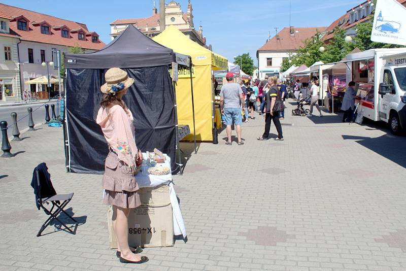 Farmářské trhy na poděbradském náměstí.