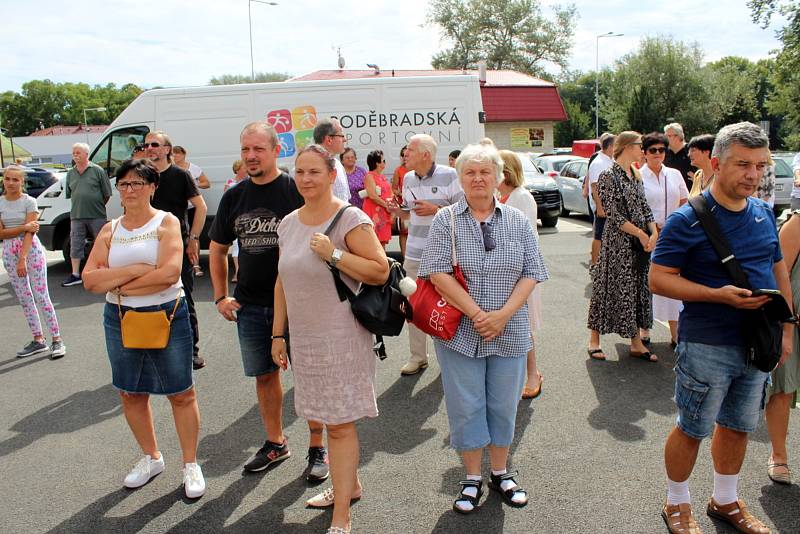 Ze slavnostního otevření sportovní haly v Poděbradech.