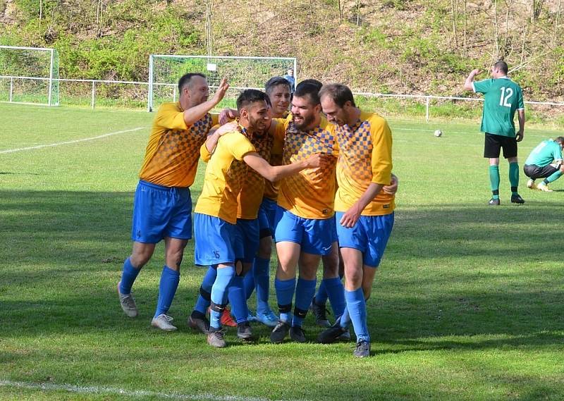 Z fotbalového utkání okresního přeboru Všejany - Třebestovice (3:2)