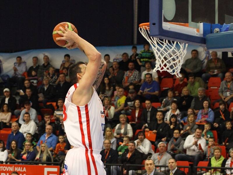 Z basketbalového zápasu VTB ligy Nymburk - Kaunas (84:90)