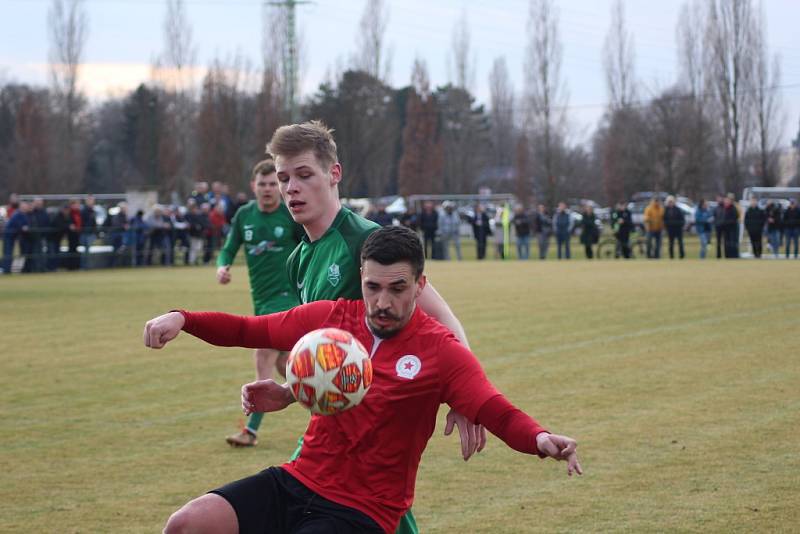 Z divizního fotbalového utkání Polaban Nymburk - Ostrá (1:3)