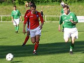 Poděbrady (v červeném) doma prohrály v derby se Sokolčí 0:1
