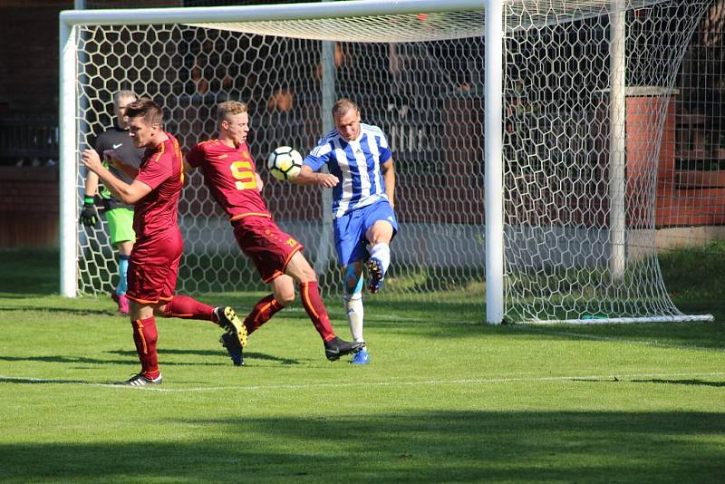 Z fotbalového utkání I.A třídy Slovan Poděbrady - Pšovka Mělník (4:1)