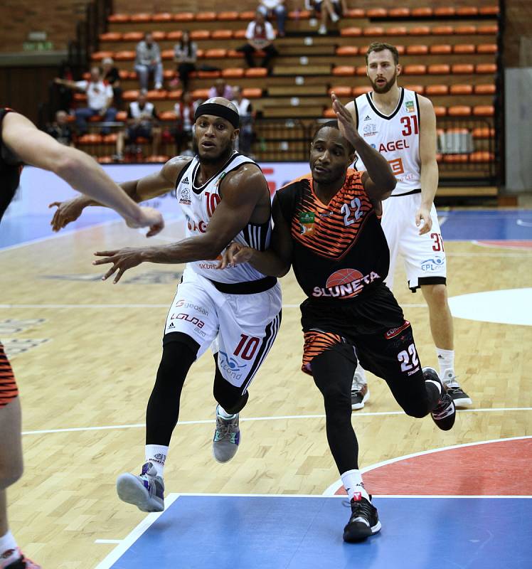 Nezklamali. Basketbalisté Nymburka vyhráli další utkání nejvyšší soutěže.