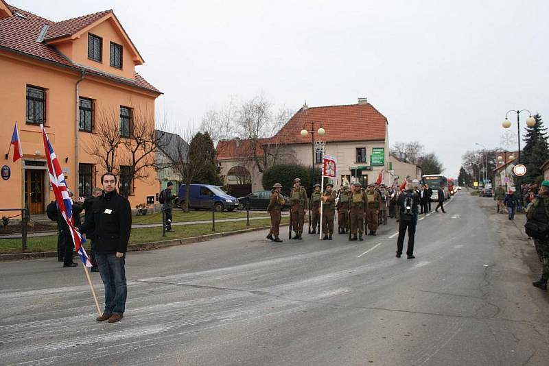 Oslava 70 let seskoku parašutistů Gabčíka a Kubiše u Nehvizd