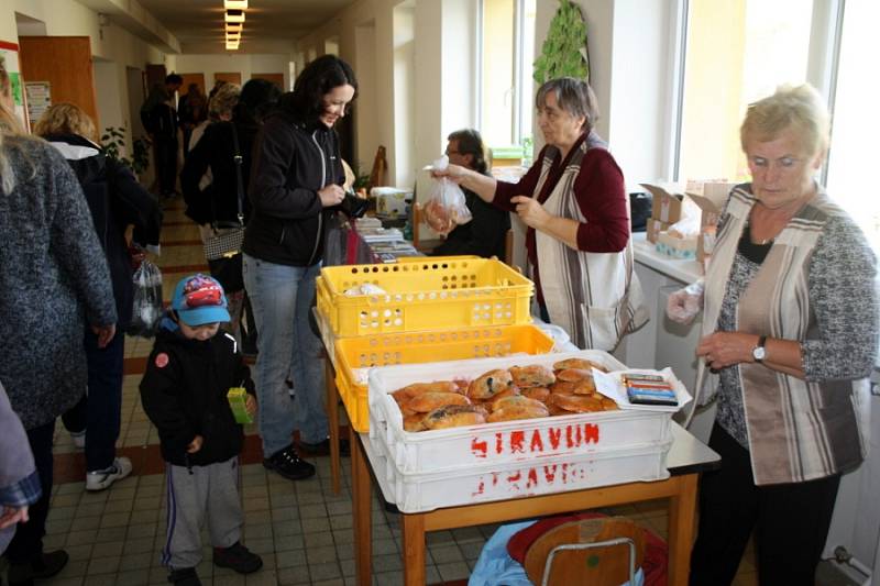 Ukázku řemesel navštívily v sobotu v Krchlebech stovky zájemců. 