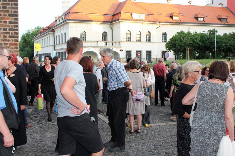 Z koncertu sboru Vox Nymburgensis v chrámu sv. Jiljí v Nymburce.