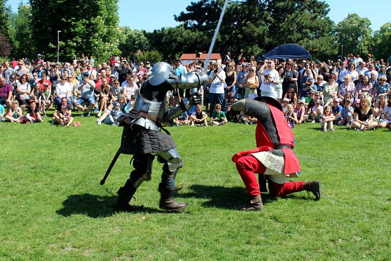 Zřejmě tradici nové akce založili v Nymburce v neděli odpoledne. Od letoška každý rok chtějí pořádat pod hradbami Nymburské historické slavnosti, které budou vždy tematické.